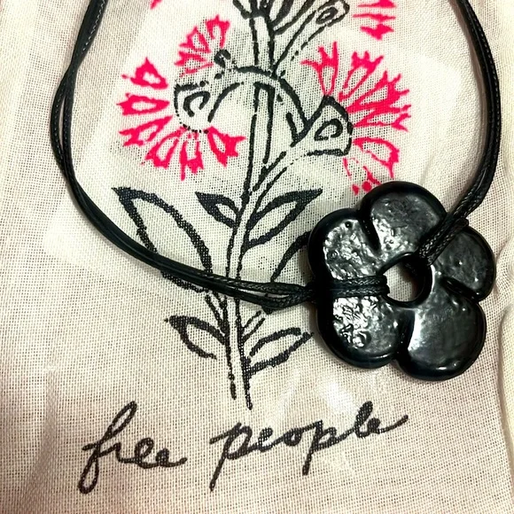 Free People Black Glass Flower Choker 🖤 - Picture 6 of 12